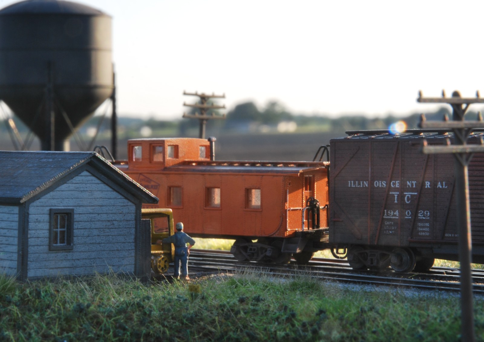 Caboose and water tower on the Modutrak Sturtevant module
